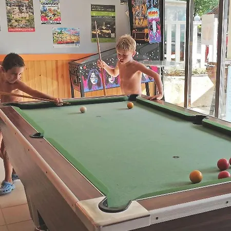 Mobil-home 28m² Avec Terrasse Pour 6 Personnes - Api-1-52-475 *